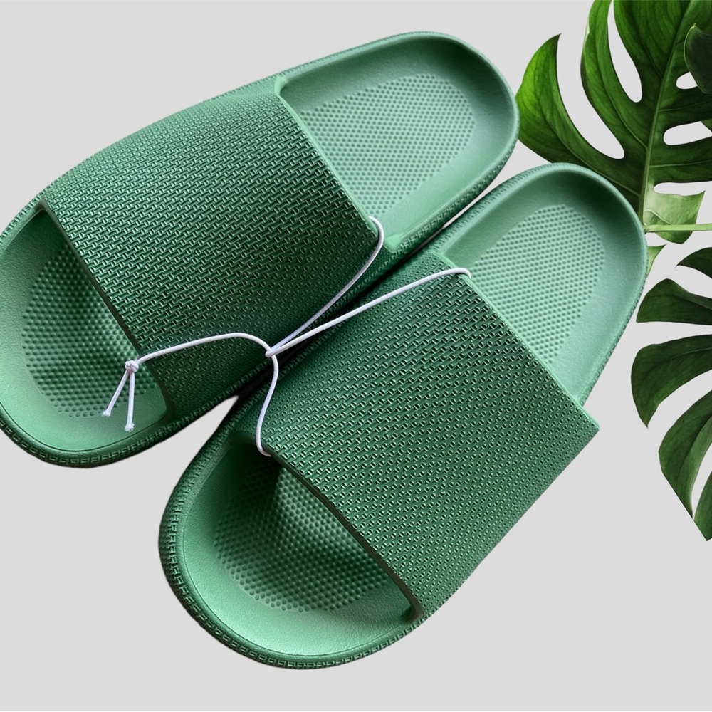 NEW (S) VS PINK Pillow Slides in Forest Pine Green